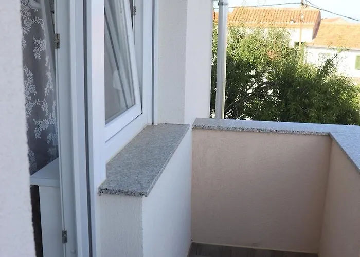 With Parking Space - Ugljan - 18238 Apartment