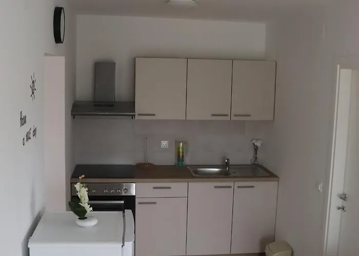 Apartment With Parking Space - Ugljan - 18238