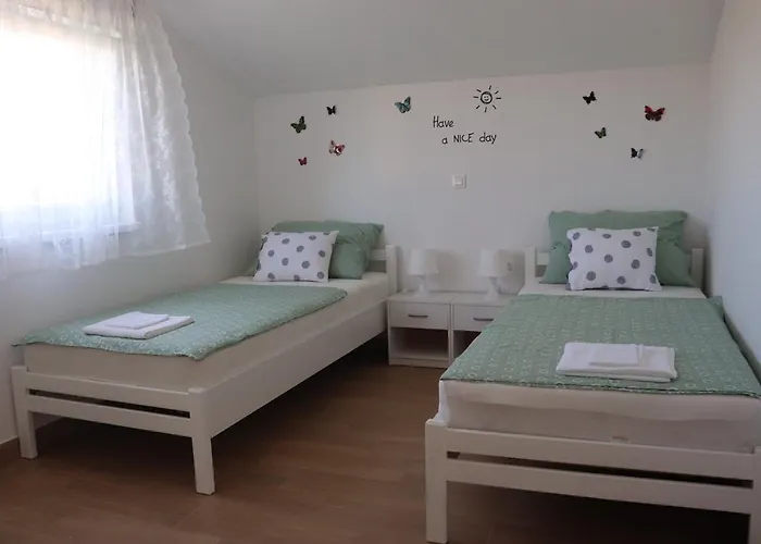 Apartment With Parking Space - Ugljan - 18238